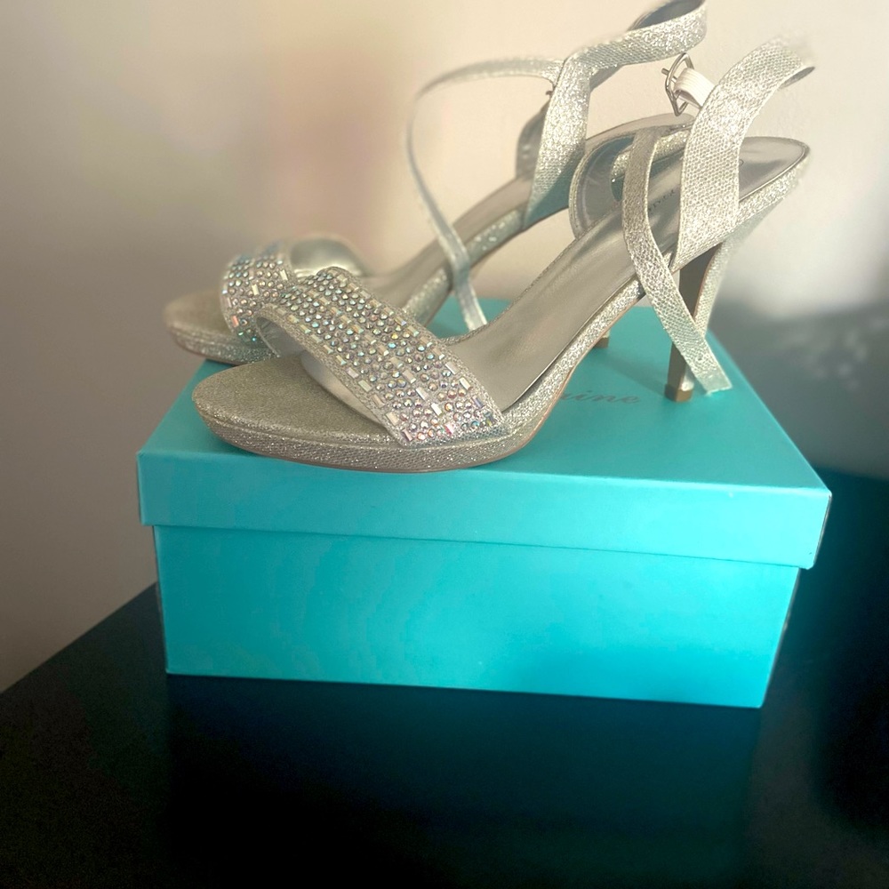 Formal shoes